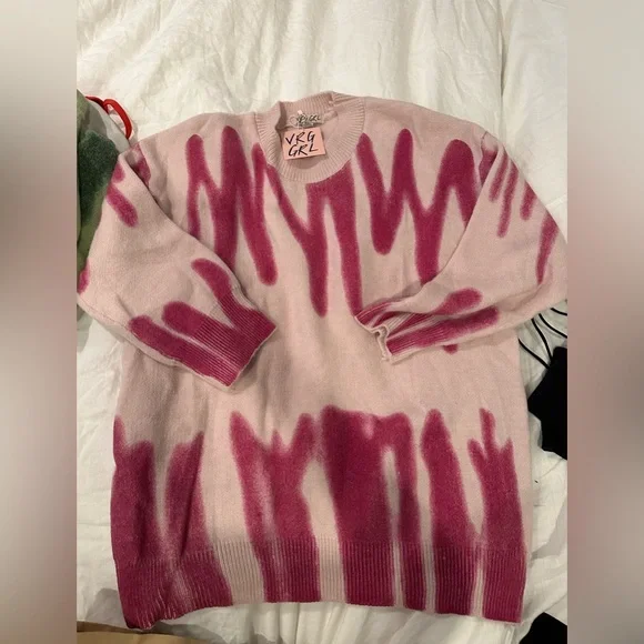❌SOLD❌ Pink Oversized Graffiti Sweater - Picture 2 of 2